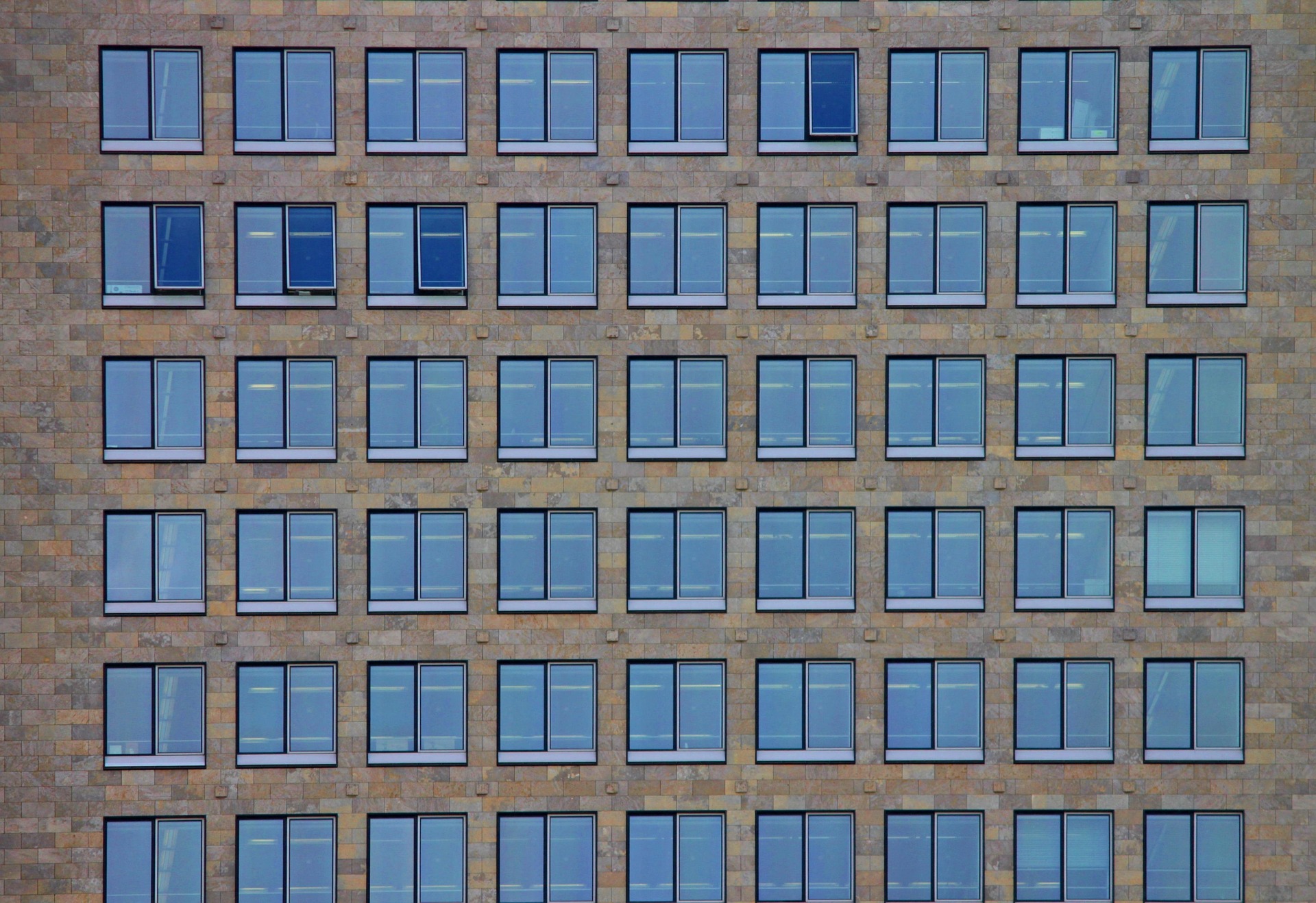 window facade of a large office building